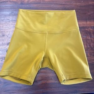 Lululemon Wunder Train Align Super High Rise 6 inch Gold Spice SIZE 6 Mustard